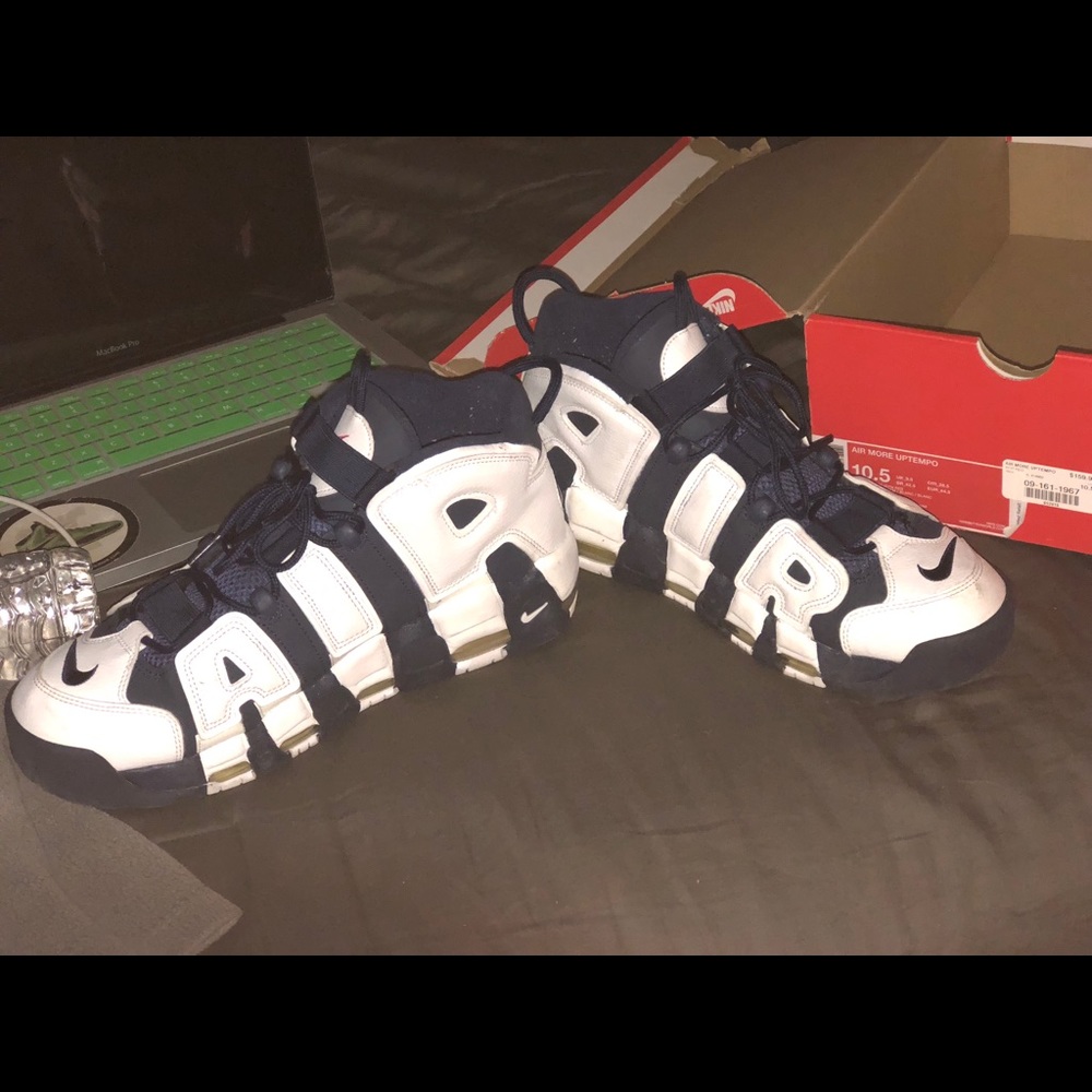 Nike UPTEMPO